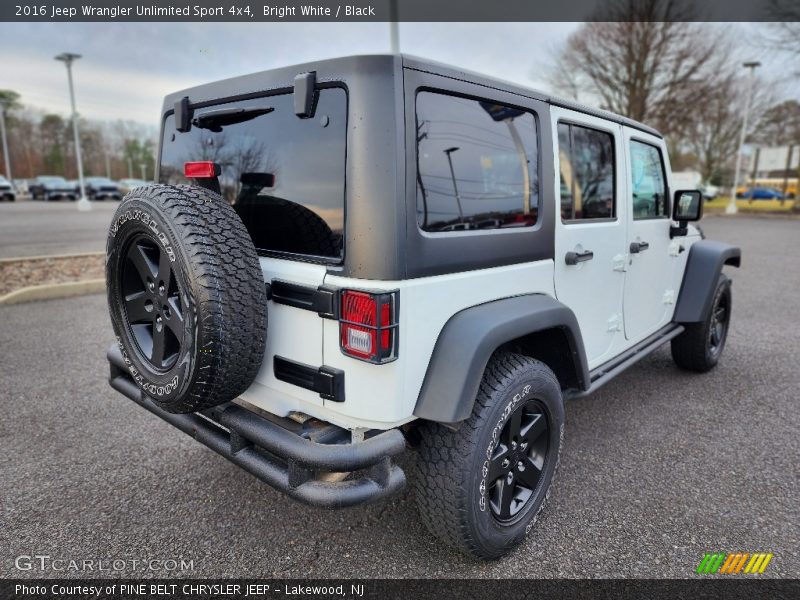 Bright White / Black 2016 Jeep Wrangler Unlimited Sport 4x4