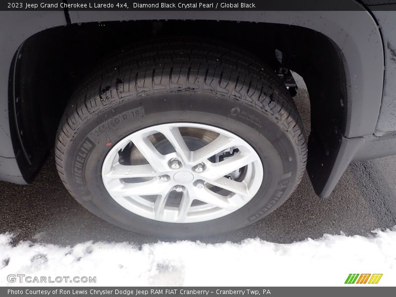Diamond Black Crystal Pearl / Global Black 2023 Jeep Grand Cherokee L Laredo 4x4