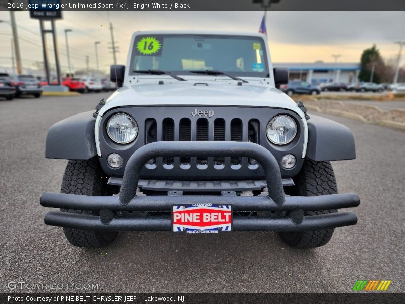 Bright White / Black 2016 Jeep Wrangler Unlimited Sport 4x4
