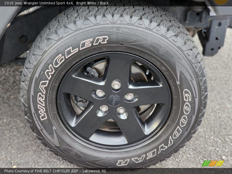 Bright White / Black 2016 Jeep Wrangler Unlimited Sport 4x4