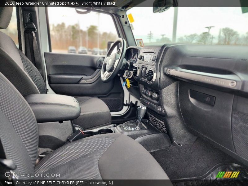 Bright White / Black 2016 Jeep Wrangler Unlimited Sport 4x4