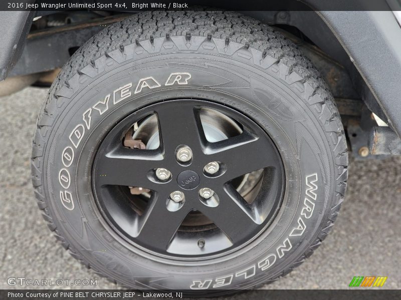 Bright White / Black 2016 Jeep Wrangler Unlimited Sport 4x4