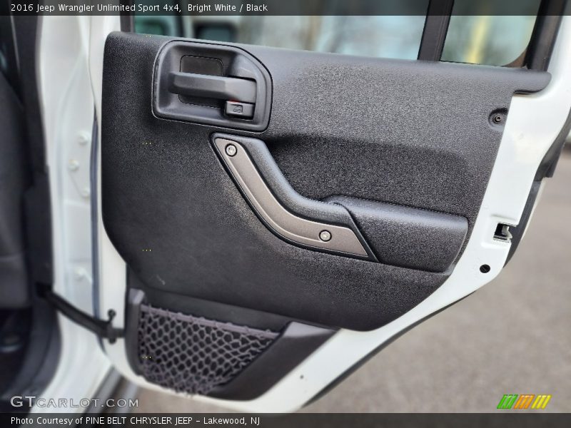 Bright White / Black 2016 Jeep Wrangler Unlimited Sport 4x4