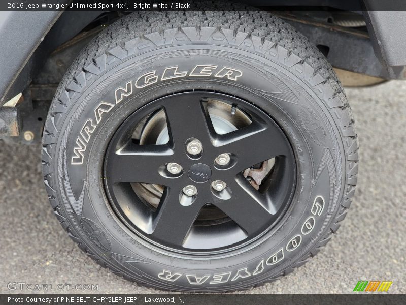 Bright White / Black 2016 Jeep Wrangler Unlimited Sport 4x4
