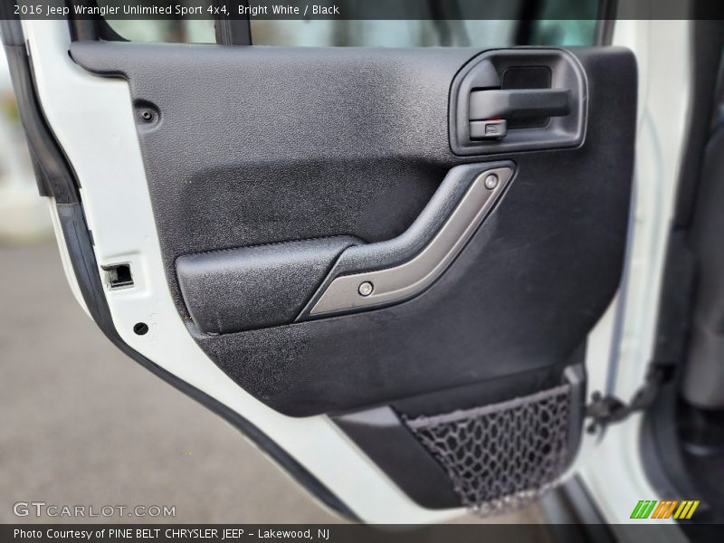 Bright White / Black 2016 Jeep Wrangler Unlimited Sport 4x4