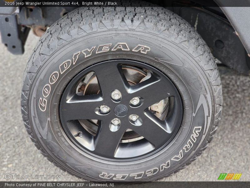 Bright White / Black 2016 Jeep Wrangler Unlimited Sport 4x4