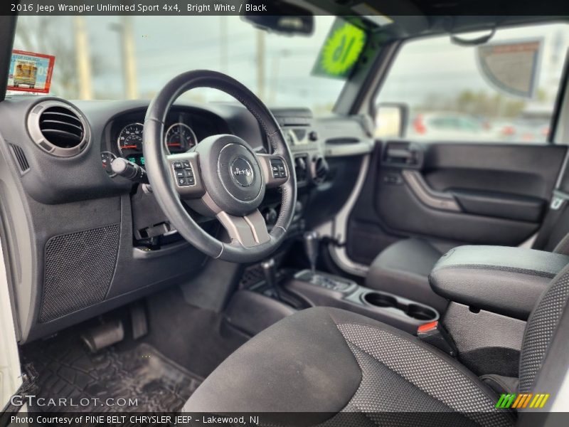 Bright White / Black 2016 Jeep Wrangler Unlimited Sport 4x4