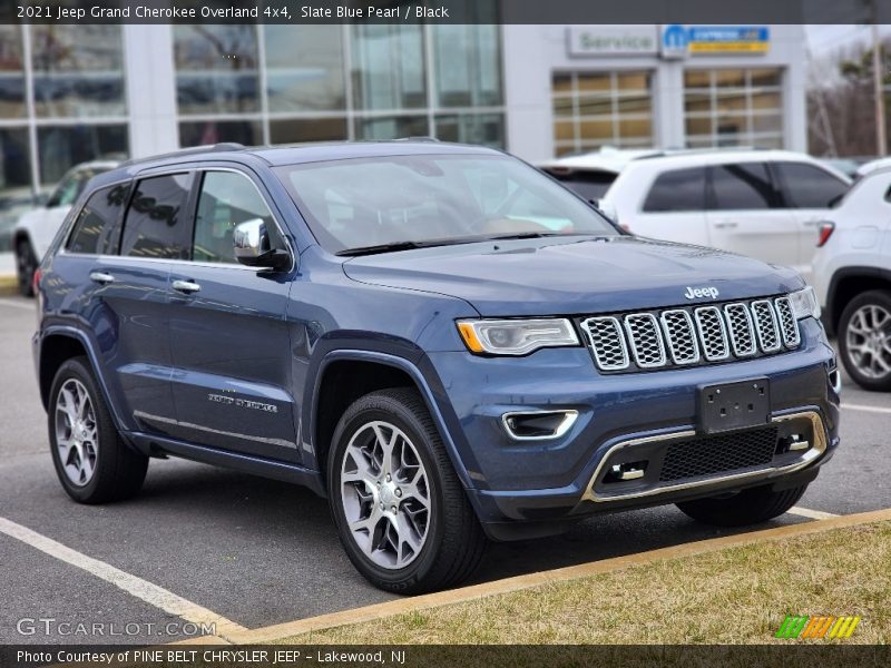 Front 3/4 View of 2021 Grand Cherokee Overland 4x4