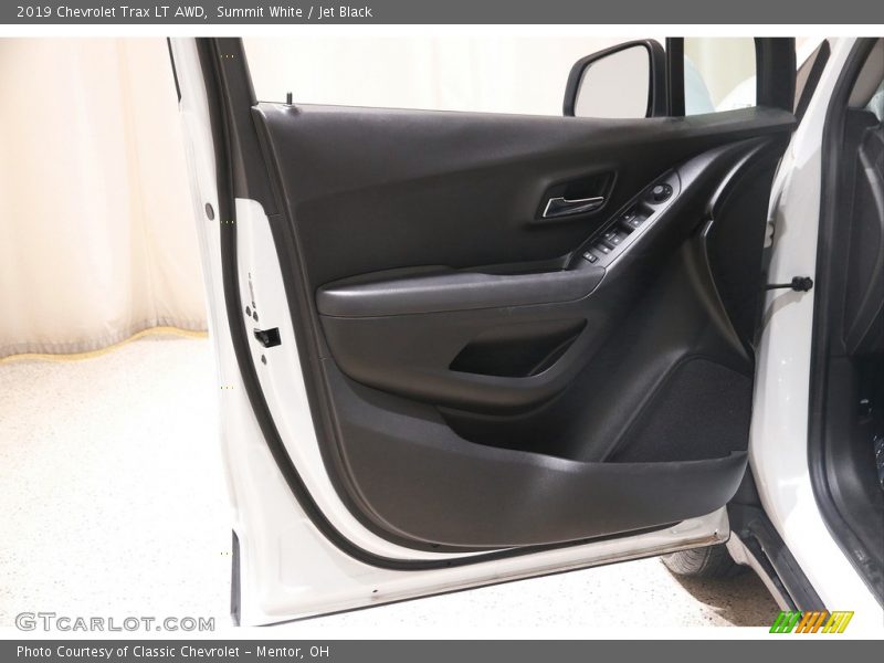 Summit White / Jet Black 2019 Chevrolet Trax LT AWD