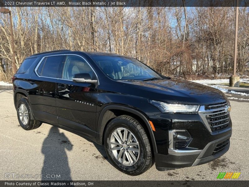Front 3/4 View of 2023 Traverse LT AWD