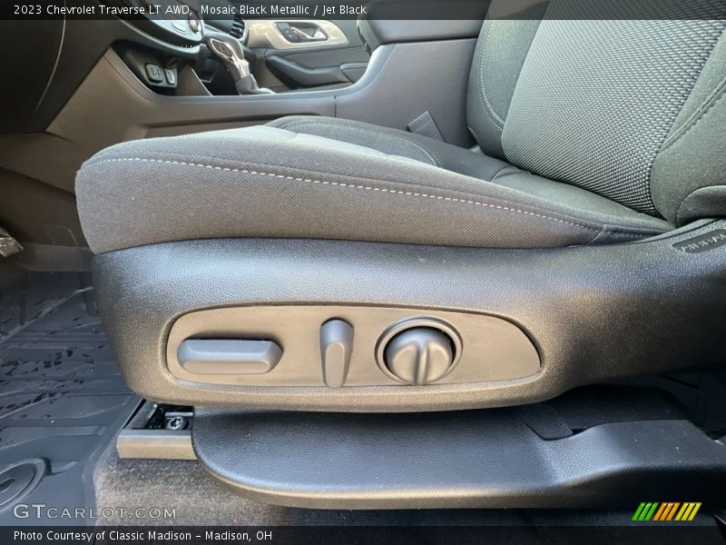 Mosaic Black Metallic / Jet Black 2023 Chevrolet Traverse LT AWD