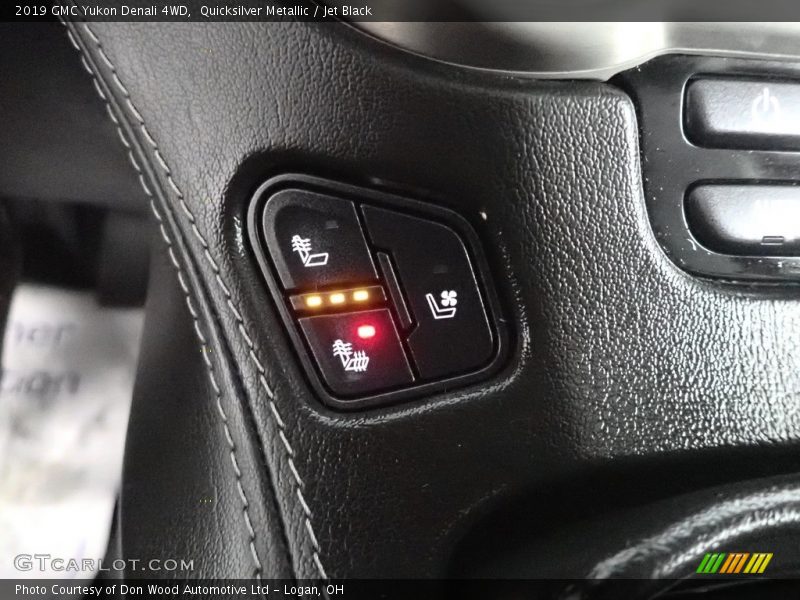 Quicksilver Metallic / Jet Black 2019 GMC Yukon Denali 4WD
