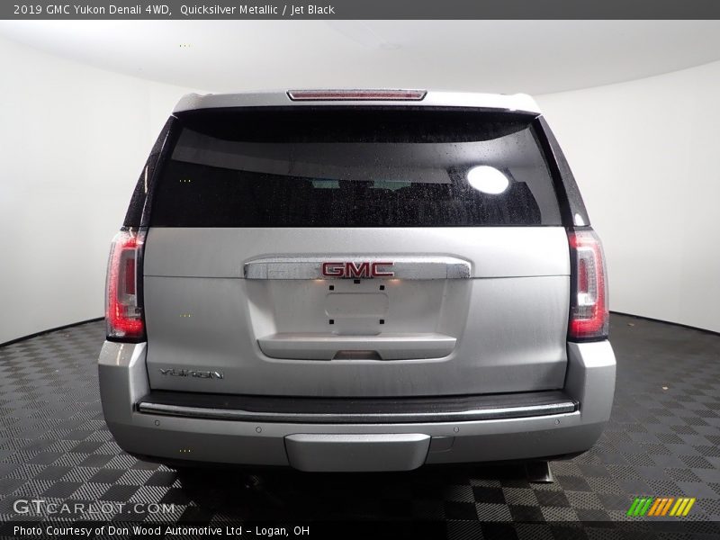 Quicksilver Metallic / Jet Black 2019 GMC Yukon Denali 4WD