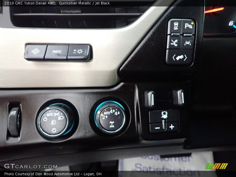 Quicksilver Metallic / Jet Black 2019 GMC Yukon Denali 4WD