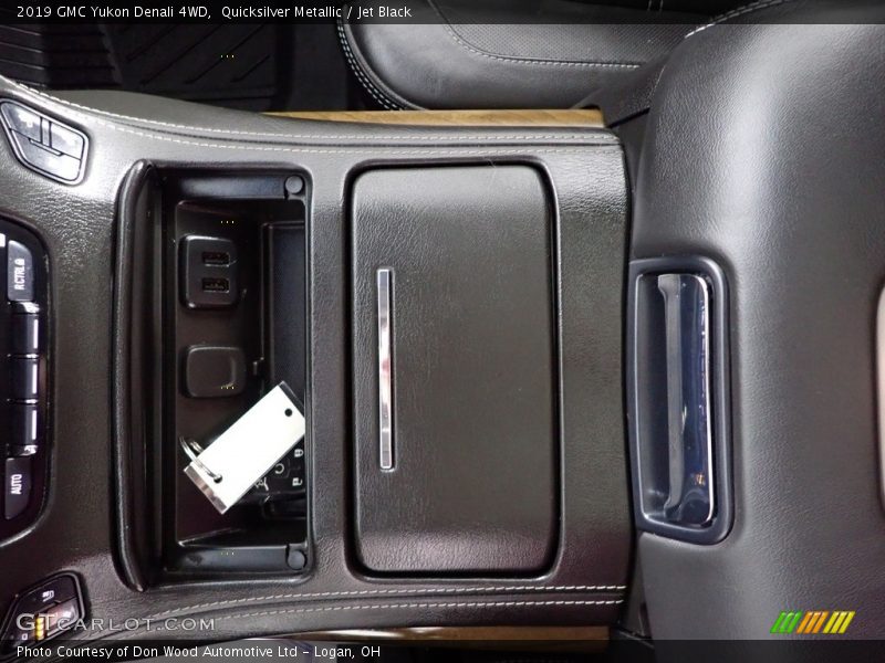 Quicksilver Metallic / Jet Black 2019 GMC Yukon Denali 4WD