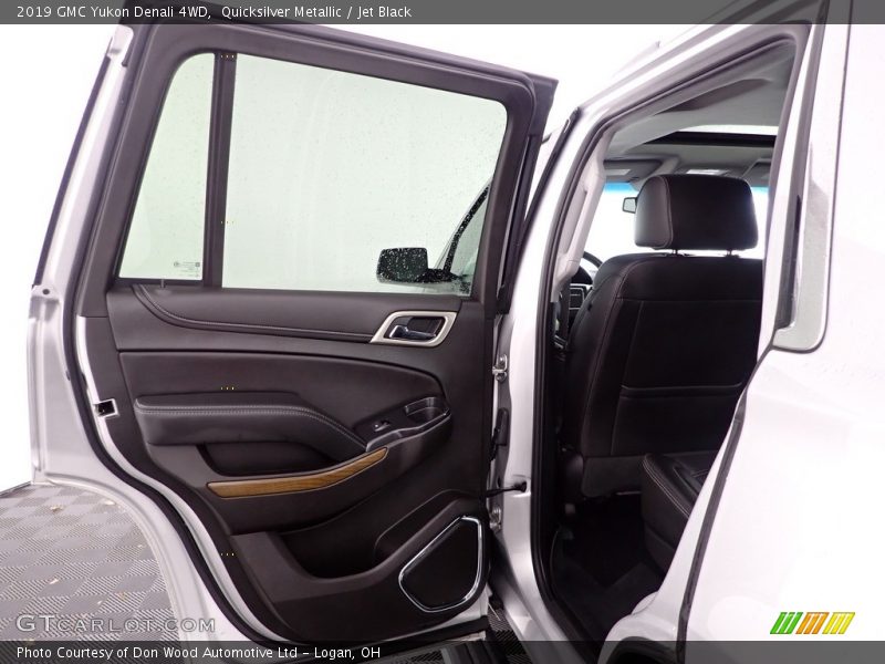 Quicksilver Metallic / Jet Black 2019 GMC Yukon Denali 4WD