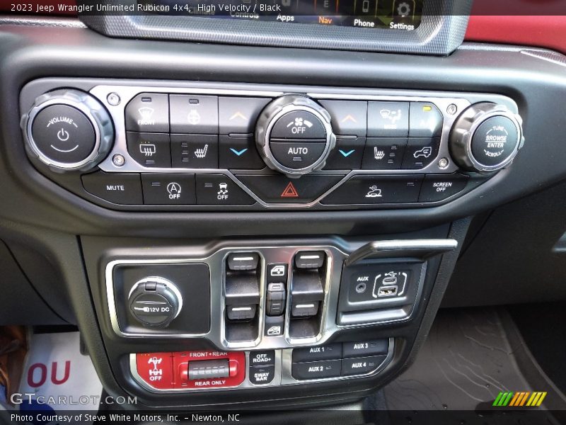 Controls of 2023 Wrangler Unlimited Rubicon 4x4