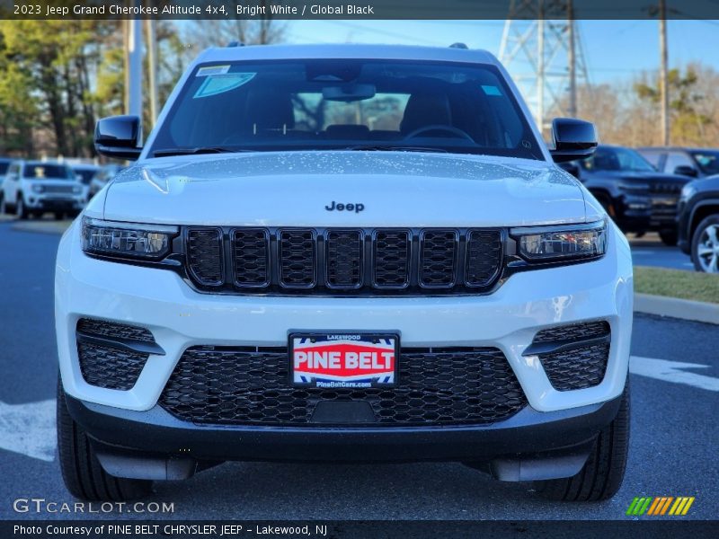 Bright White / Global Black 2023 Jeep Grand Cherokee Altitude 4x4