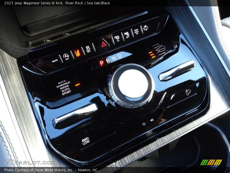  2023 Wagoneer Series III 4x4 8 Speed Automatic Shifter