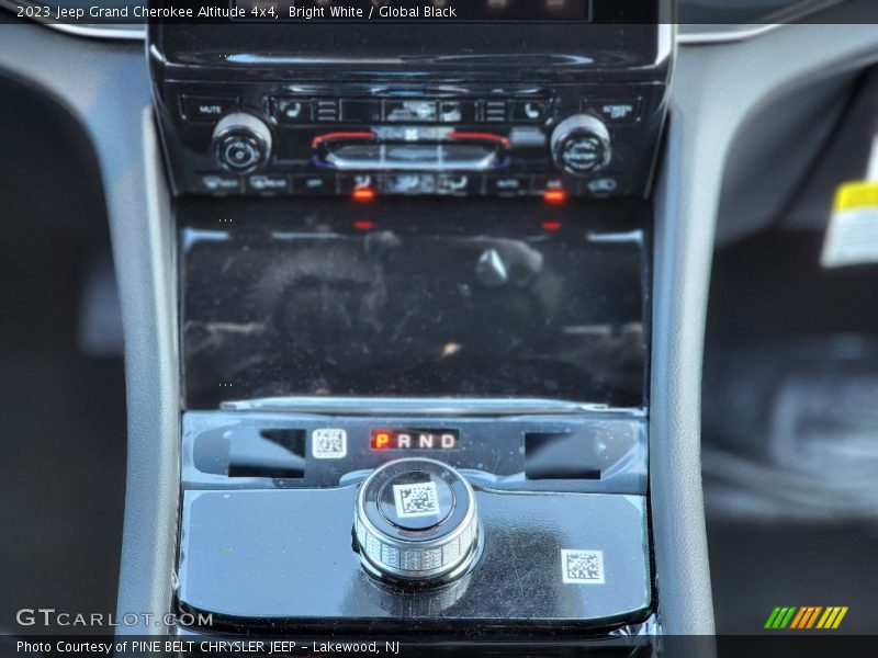 Bright White / Global Black 2023 Jeep Grand Cherokee Altitude 4x4