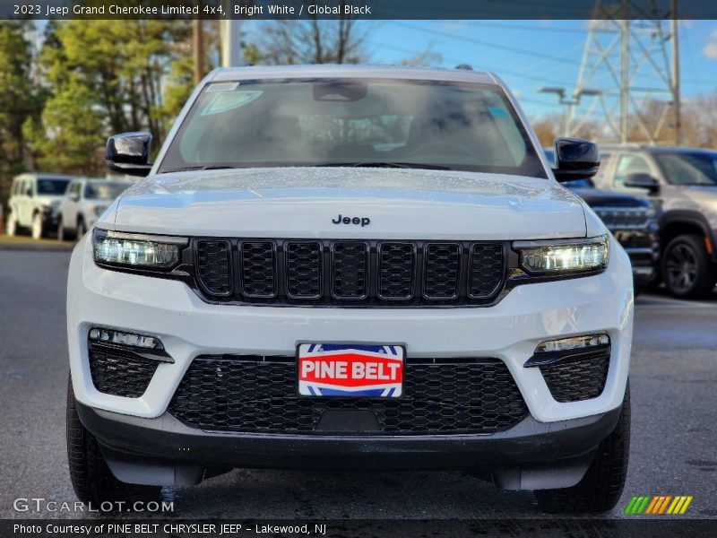 Bright White / Global Black 2023 Jeep Grand Cherokee Limited 4x4