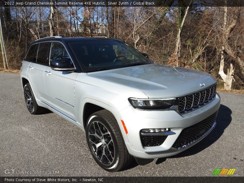 Front 3/4 View of 2022 Grand Cherokee Summit Reserve 4XE Hybrid