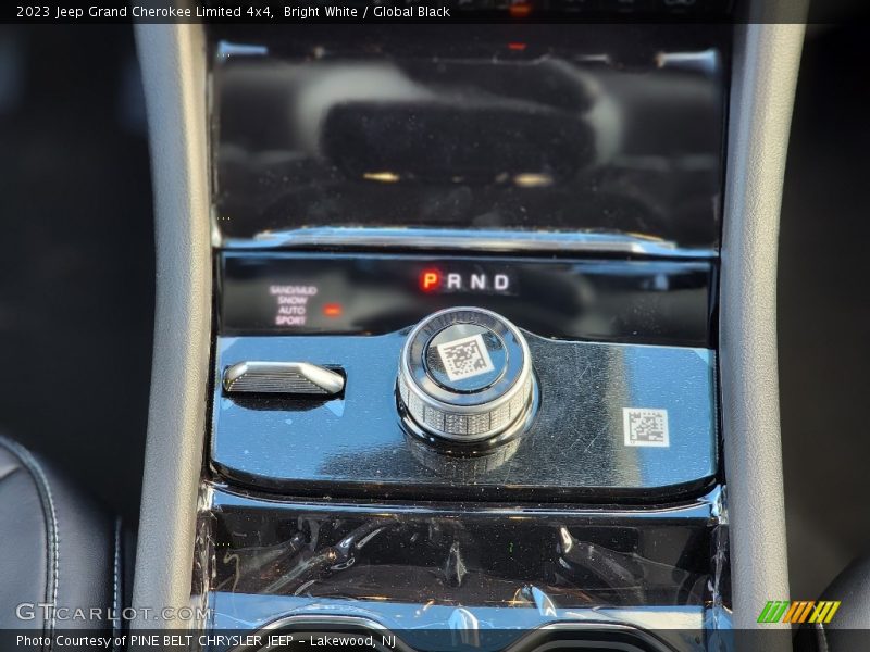 Bright White / Global Black 2023 Jeep Grand Cherokee Limited 4x4