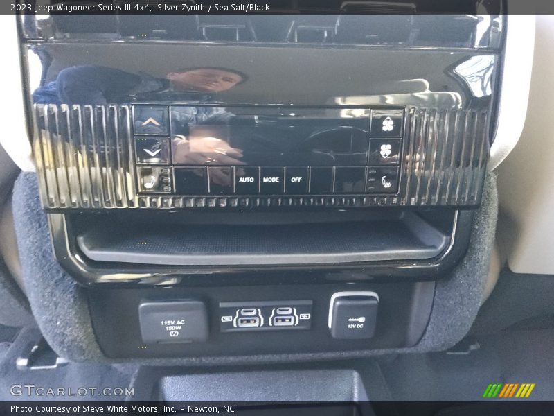 Silver Zynith / Sea Salt/Black 2023 Jeep Wagoneer Series III 4x4