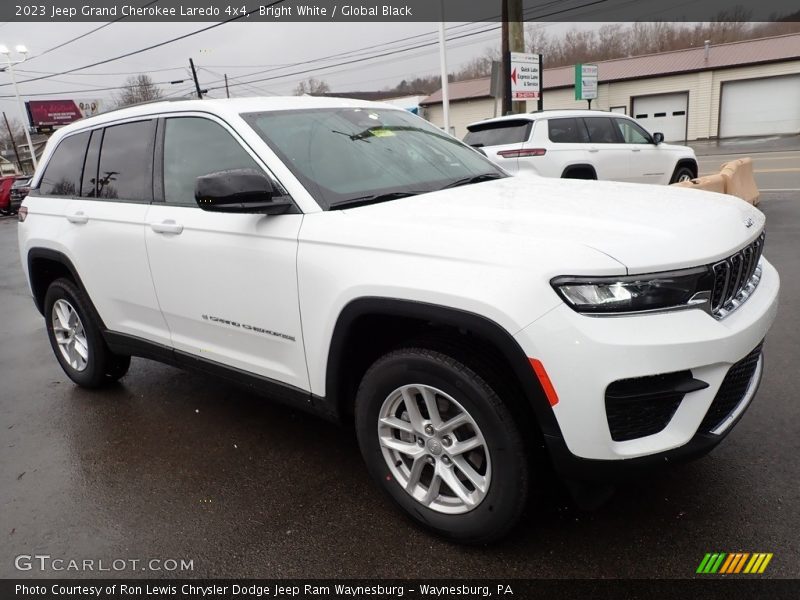 Bright White / Global Black 2023 Jeep Grand Cherokee Laredo 4x4