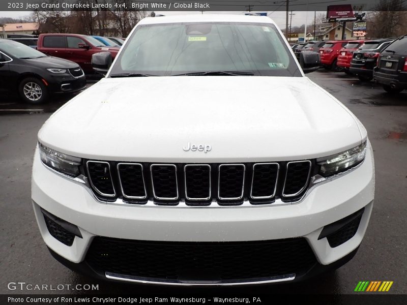 Bright White / Global Black 2023 Jeep Grand Cherokee Laredo 4x4