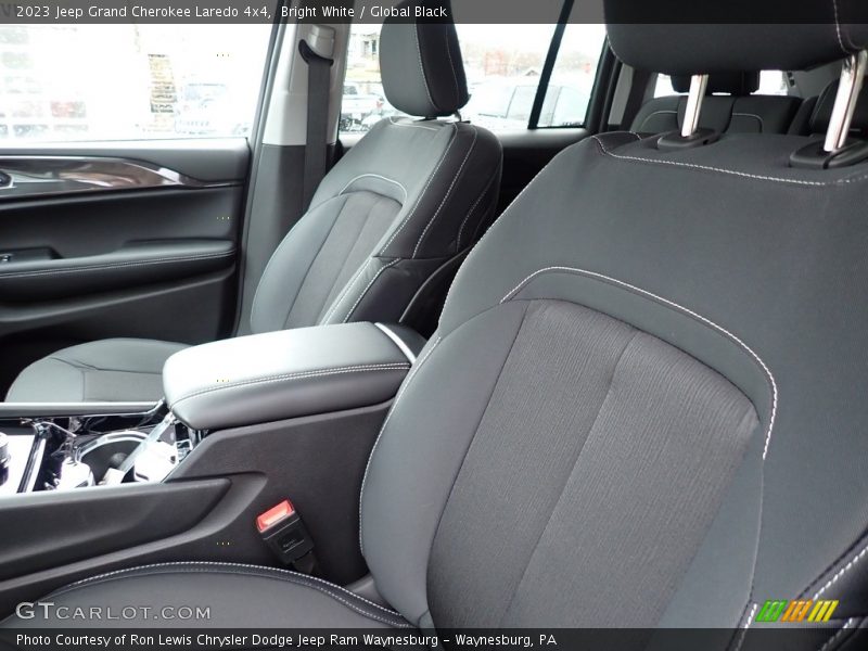 Bright White / Global Black 2023 Jeep Grand Cherokee Laredo 4x4