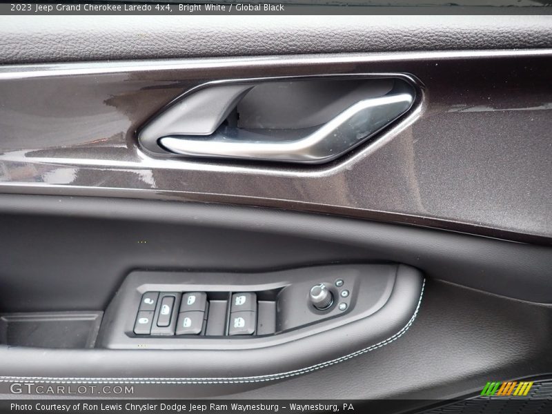 Bright White / Global Black 2023 Jeep Grand Cherokee Laredo 4x4