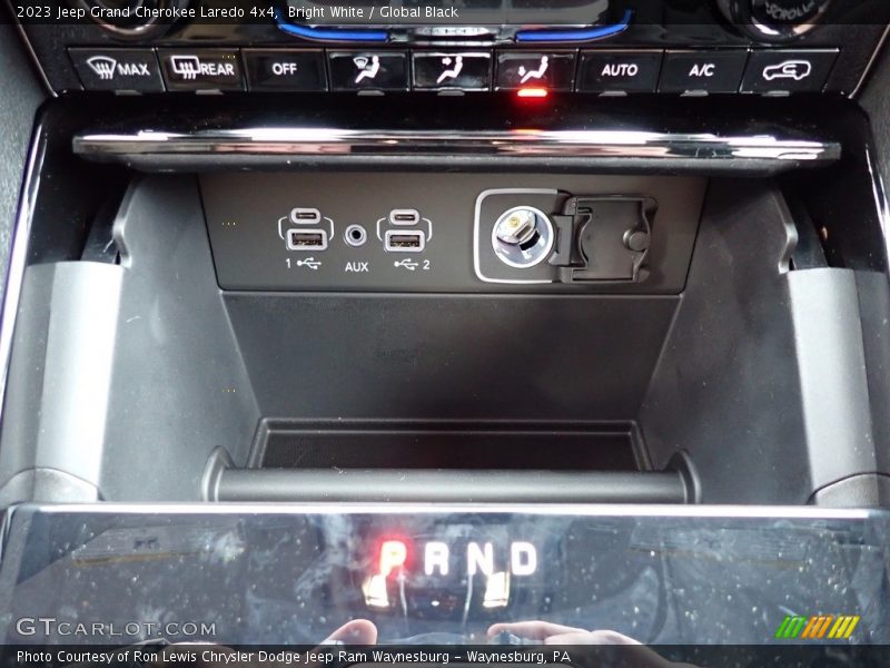 Bright White / Global Black 2023 Jeep Grand Cherokee Laredo 4x4