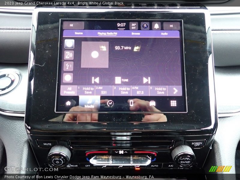 Bright White / Global Black 2023 Jeep Grand Cherokee Laredo 4x4