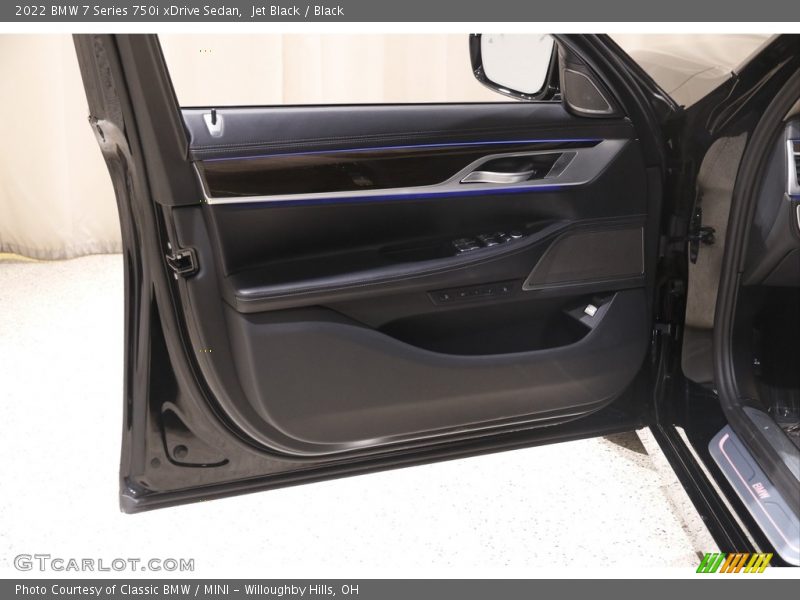 Door Panel of 2022 7 Series 750i xDrive Sedan