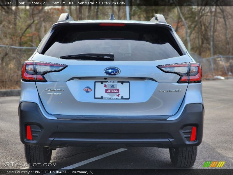 Ice Silver Metallic / Titanium Gray 2022 Subaru Outback 2.5i Premium