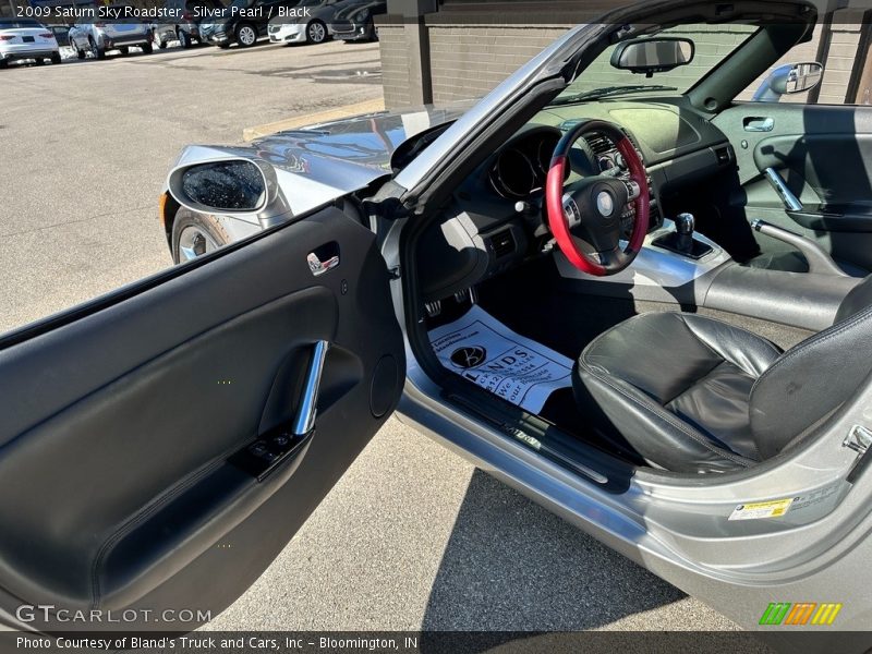 Silver Pearl / Black 2009 Saturn Sky Roadster
