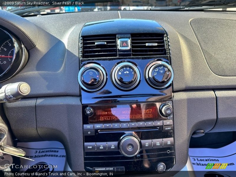 Silver Pearl / Black 2009 Saturn Sky Roadster