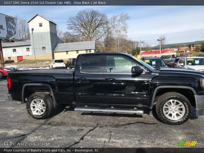 Onyx Black / Jet Black 2017 GMC Sierra 1500 SLE Double Cab 4WD