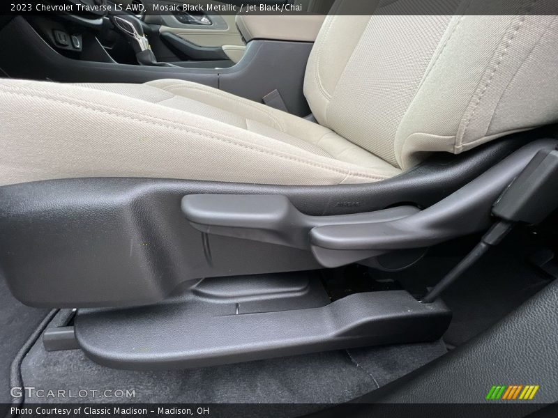 Mosaic Black Metallic / Jet Black/Chai 2023 Chevrolet Traverse LS AWD