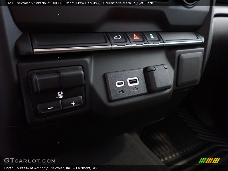 Greenstone Metallic / Jet Black 2023 Chevrolet Silverado 2500HD Custom Crew Cab 4x4