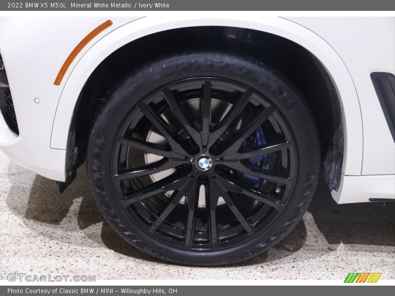 Mineral White Metallic / Ivory White 2022 BMW X5 M50i