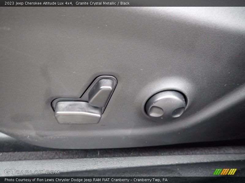 Granite Crystal Metallic / Black 2023 Jeep Cherokee Altitude Lux 4x4