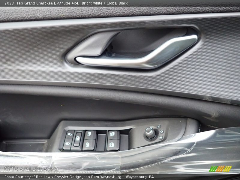Bright White / Global Black 2023 Jeep Grand Cherokee L Altitude 4x4
