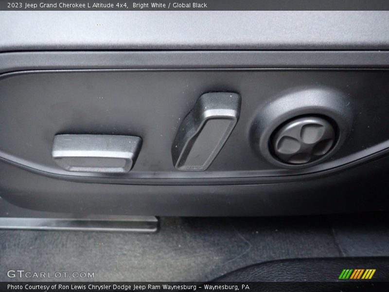 Bright White / Global Black 2023 Jeep Grand Cherokee L Altitude 4x4