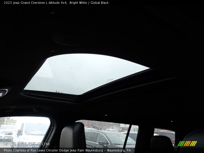 Bright White / Global Black 2023 Jeep Grand Cherokee L Altitude 4x4