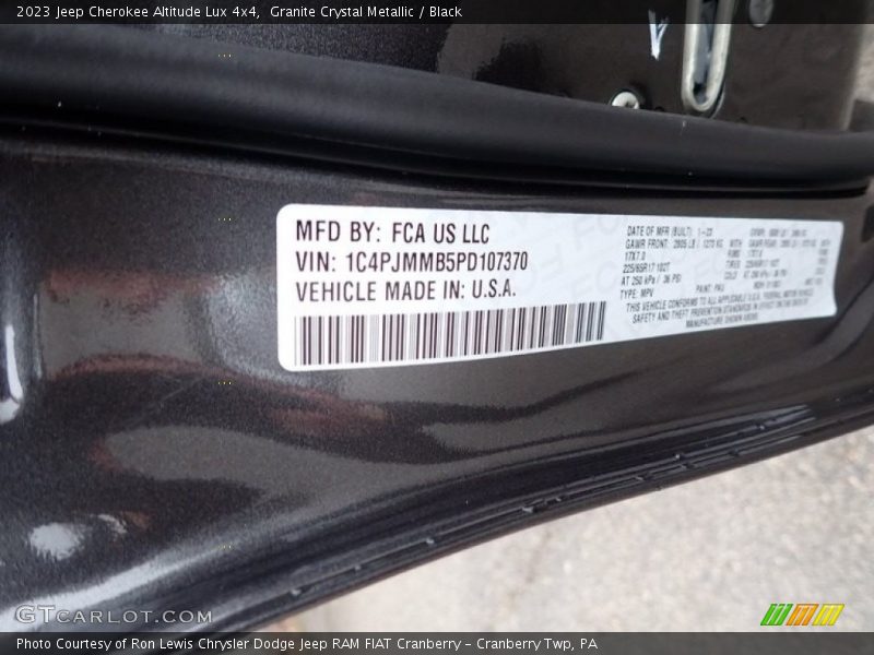 Granite Crystal Metallic / Black 2023 Jeep Cherokee Altitude Lux 4x4