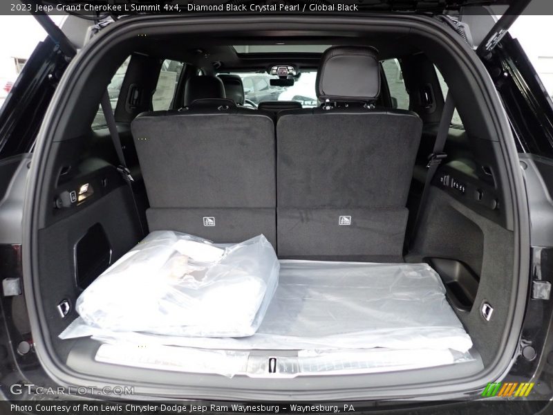 Diamond Black Crystal Pearl / Global Black 2023 Jeep Grand Cherokee L Summit 4x4