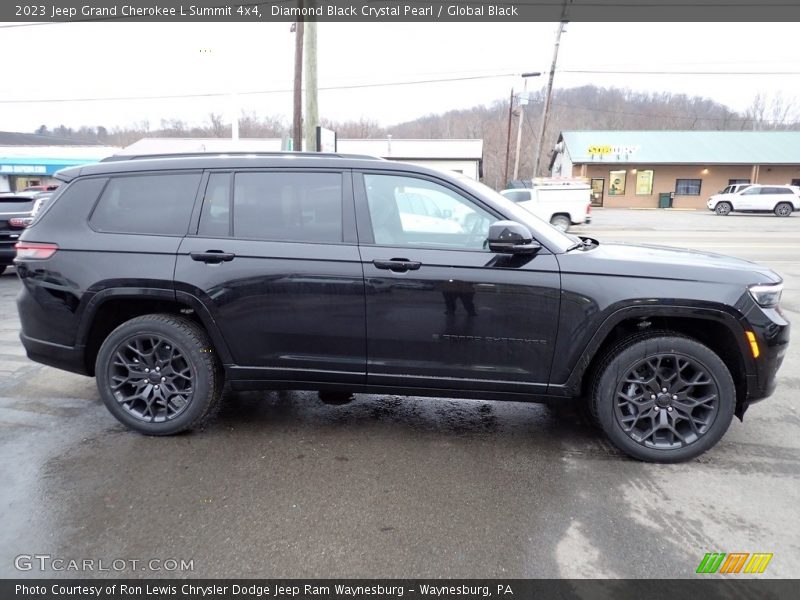 Diamond Black Crystal Pearl / Global Black 2023 Jeep Grand Cherokee L Summit 4x4