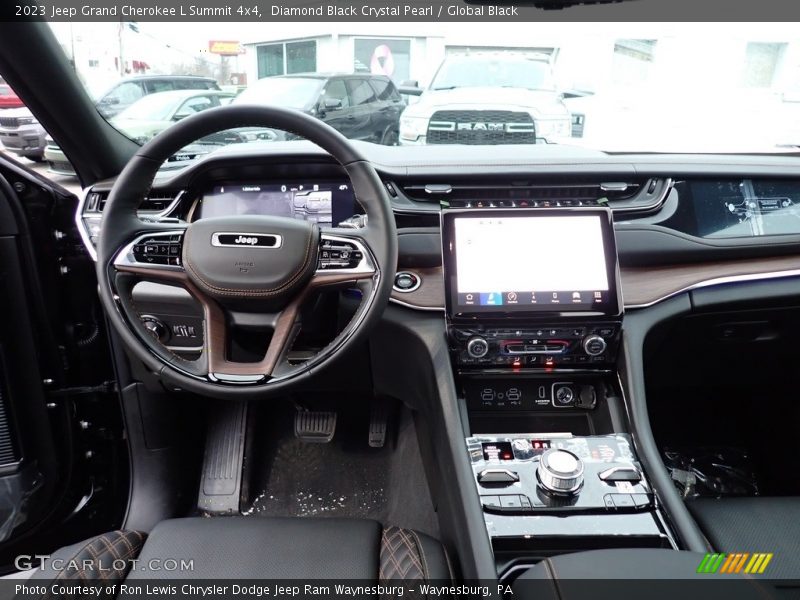 Diamond Black Crystal Pearl / Global Black 2023 Jeep Grand Cherokee L Summit 4x4